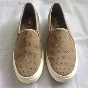 Keds slip-on sneaker, size 6 in Taupe